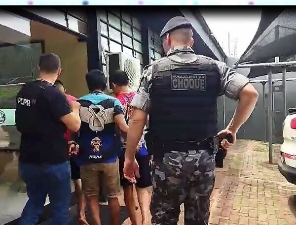 Paraguayos detenidos con 21 kilos de marihuana en Foz de Yguazú - La Clave