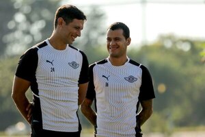 Versus / Libertad suma bajas en la recta final del torneo Clausura