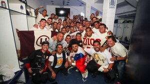 Insólito apagón en la consagración de Universitario en Perú