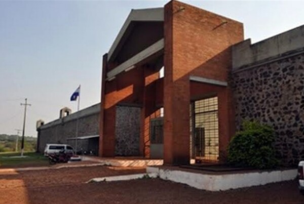 Ministerio de Justicia y Policía Nacional realizan allanamiento en Penitenciaría Regional de Encarnación