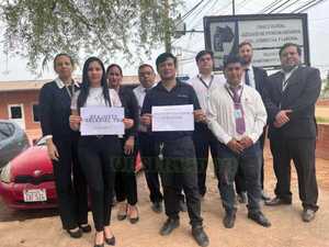 Ujieres se manifiestan en reclamo al reajuste en sus haberes 