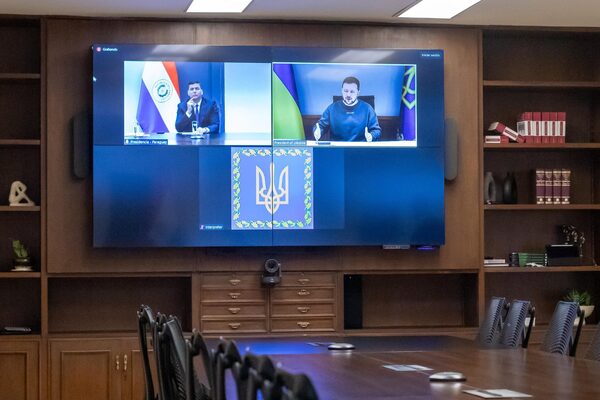Santiago Peña spoke with the Ukrainian President for whom he ratified his support - .::Agencia IP::.