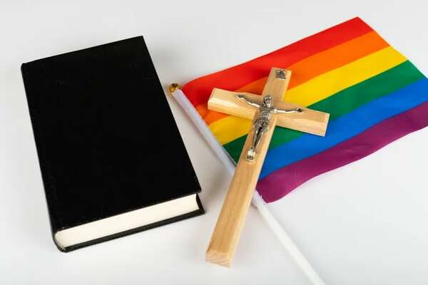 El Vaticano admite padrinos de bautismo transexuales y homosexuales, “con condiciones” - Mundo - ABC Color