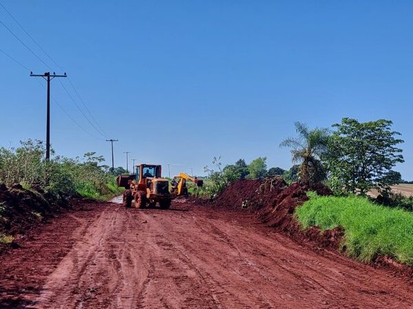 Itapúa recupera la transitabilidad de casi 50 km de sus caminos vecinales - El Independiente