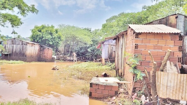 Asentamientos en franja de protección de arroyos son un drama sin solución