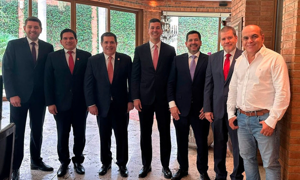 Santiago Peña en “reunión clave” con principales dirigentes de HC sin Beto Ovela