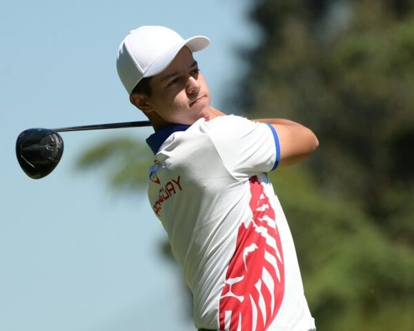 Golfista paraguayo en gran debut en torneo argentino queda a 3 puntos del líder