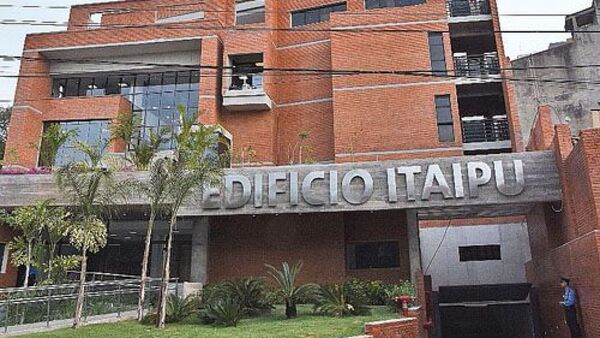 Itaipú destituye a 6 gerentes por "contaminación" del concurso selectivo 2023