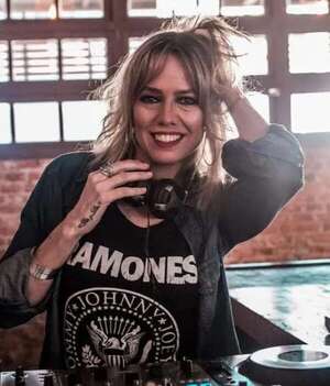 La DJ Lorena Romero cumple 25 años de casada  - Gente - ABC Color