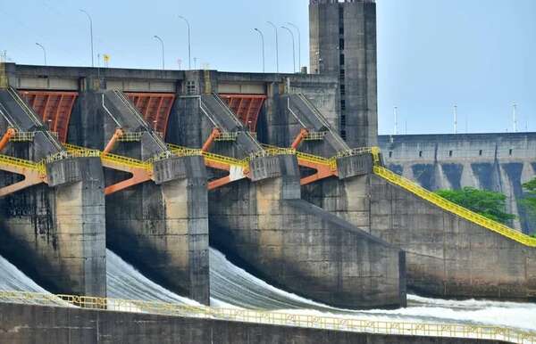 Desciende nivel del río Paraná y decrece el vertido en Itaipú - Economía - ABC Color