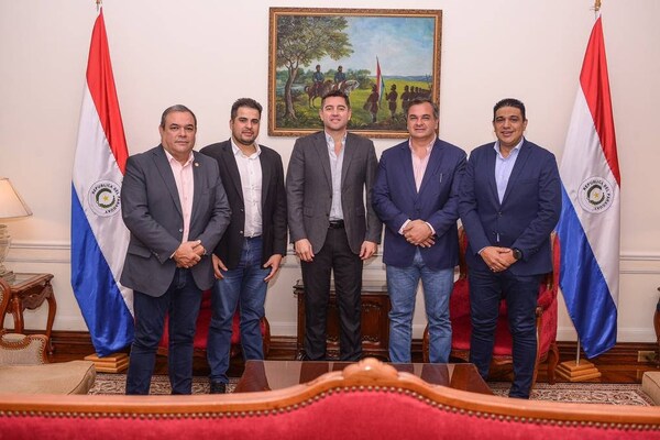Oficialismo suma a siete diputados que abandonan Fuerza Republicana - Noticiero Paraguay