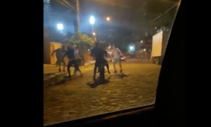 Versus / Hinchas de Libertad denuncian agresión, robos y disparos tras abandonar Para Uno 