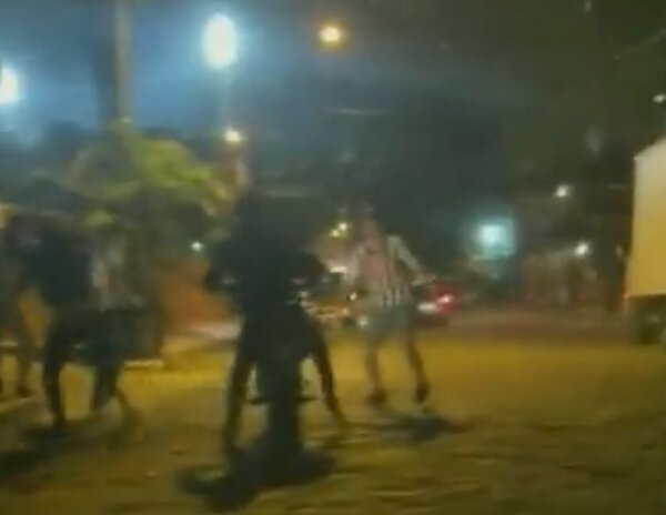 Detienen a cuatro sujetos que atacaron a hinchas de Libertad con armas de fuego · Radio Monumental 1080 AM