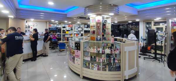 Clausuran locales comerciales en Encarnación por presunto lavado de activos y evasión de impuestos
