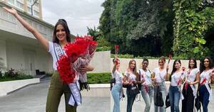 La Nación / ¡Hermandad! Elicena Andrada regaló rosas a las participantes del MU