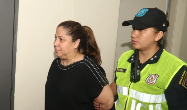 Se entregó Patricia Samudio, tras decretarse su rebeldía y orden de captura - Noticiero Paraguay