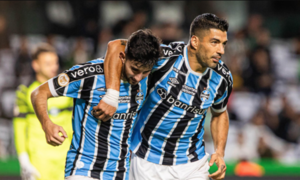 Gremio, con Villasanti como destacado, venció a Botafogo y lo alcanzó en la cima del Brasileirao