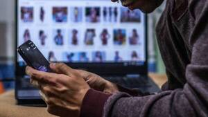 Obligó a adolescente a hacer orgías para no publicar fotos
