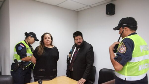 Levantan rebeldía de Patricia Samudio y mantienen su libertad ambulatoria
