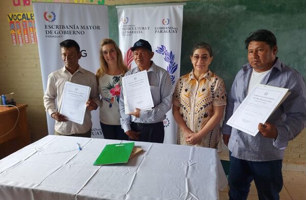 Gobierno entregó títulos de propiedad a comunidades indígenas de Canindeyú y San Pedro - .::Agencia IP::.