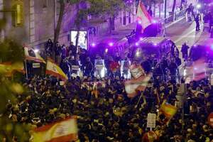 Sánchez obtendría la investidura y la derecha presiona en la calle - Mundo - ABC Color