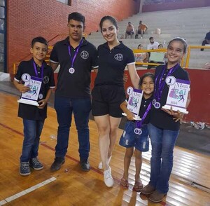 Elenco de danza de Puerto Adela brilla en concurso realizado en Saltos del Guairá | DIARIO PRIMERA PLANA