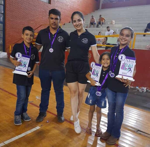 Elenco de danza de Puerto Adela brilla en concurso realizado en Saltos del Guairá | DIARIO PRIMERA PLANA