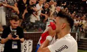 Versus / Ángel Romero, gol y beso a la bandera paraguaya en el Brasileirão