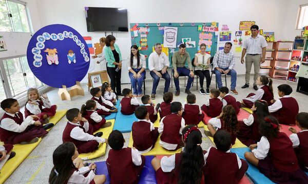 Presidente comparte con niños del Chaco para fomentar el gusto y el hábito de la lectura - .::Agencia IP::.