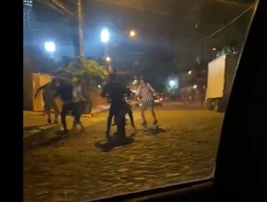 Asaltos, susto y angustia a la salida del partido entre Libertad y Nacional · Radio Monumental 1080 AM