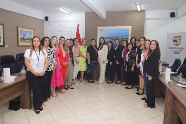 Conforman un equipo de mujeres para acompañar trabajos de intendentes en Alto Paraná - ADN Digital