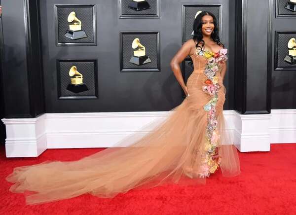 SZA se convierte en la cantante más nominada de la 66 edición de los Grammy - Música - ABC Color