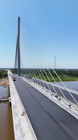 Puente Héroes del Chaco en plena etapa finalización