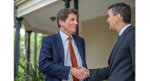 Jos茅 Fern谩ndez y Santiago Pe帽a abordan temas de comercio y medioambiente - Revista PLUS