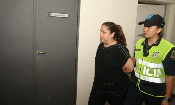 Levantan rebeldía de Patricia Samudio y esposo, irán a juicio en marzo del 2024