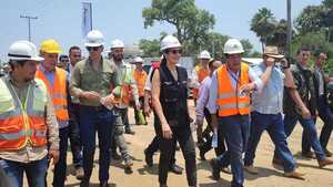 Presidente Peña verificó los avances de las obras del Puente de la Bioceánica
