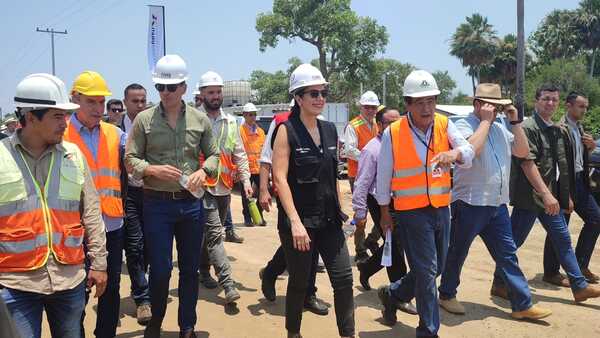 Presidente Peña verificó los avances de las obras del Puente de la Bioceánica
