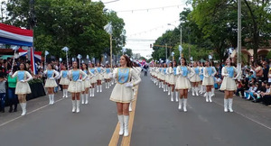 Desfile estudiantil por el aniversario fundacional y patronal de Santaní - Oasis FM 94.3