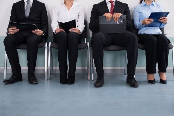 Más de 69.000 personas se sumaron al mercado laboral en el tercer trimestre de este año, según el INE - MarketData