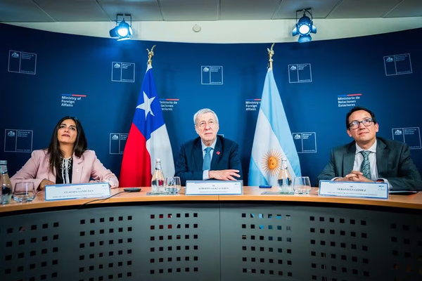 Chile y Argentina acuerdan establecer un grupo de trabajo binacional de litio y salares - Revista PLUS