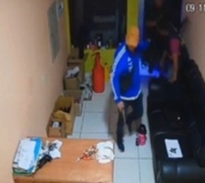 Brutal asalto en Raúl Arsenio Oviedo - Paraguay.com