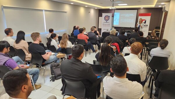 Con asesoramiento y charlas, buscan formalizar a trabajadores de la construcción - Portal Digital Cáritas Universidad Católica