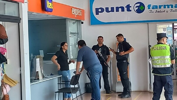 Motochorros asaltan agencia bancaria en Ciudad del Este