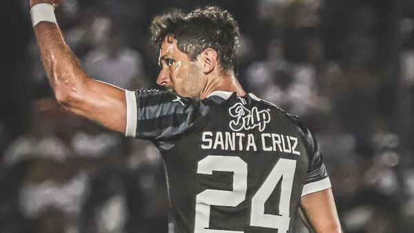 Roque Santa Cruz podría retirarse del fútbol en el estadio de Olimpia