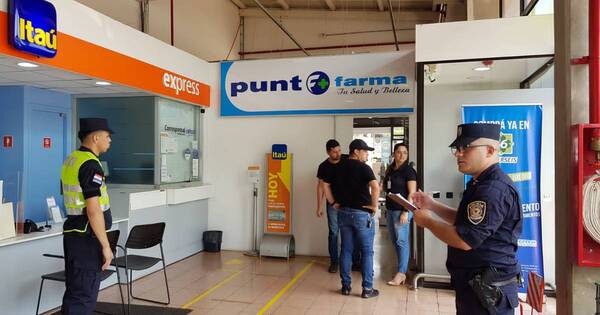 La Nación / Asalto y robo de G. 5 millones a local bancario dentro de supermercado