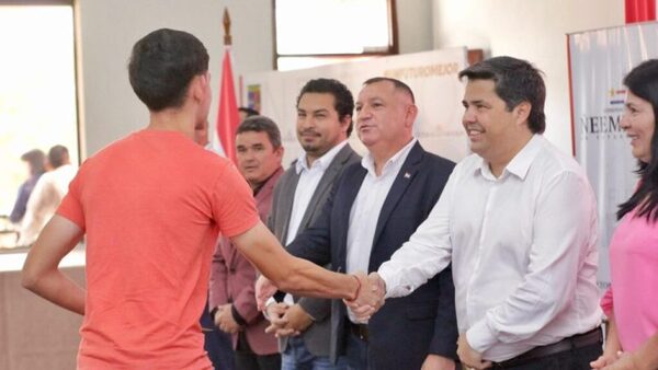 La EBY desembolsó más de G. 1.500 millones para jóvenes de Ñeembucú