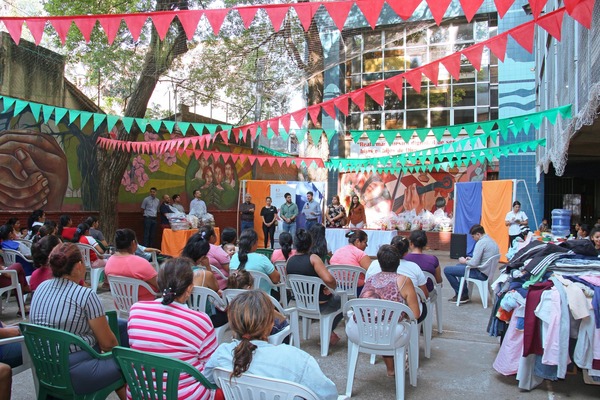 MINNA entrega kits de alimentos a beneficiarios del Programa Abrazo en la Chacarita