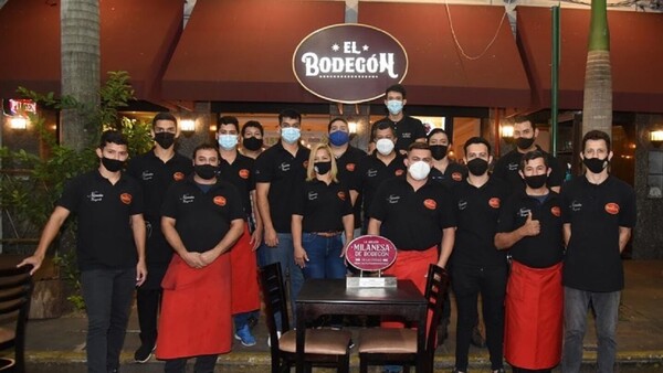 Pidió mozos “no borrachos” ¡y le llovieron currículums!