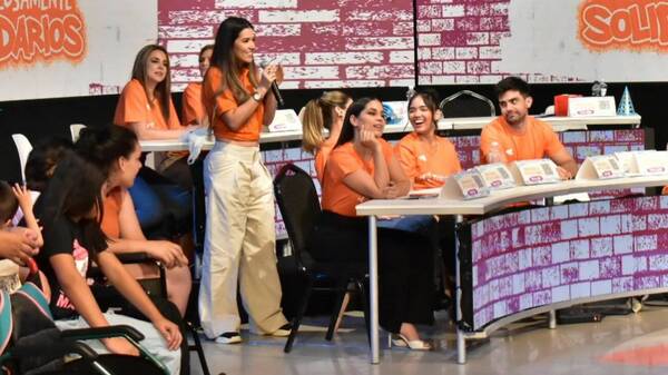[GALERÍA] ¡Teletón junta a los mediáticos con el fin de llegar a su meta!