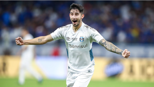Versus / Mathías Villasanti en la ‘selección’ de la fecha 33 del Brasileirao